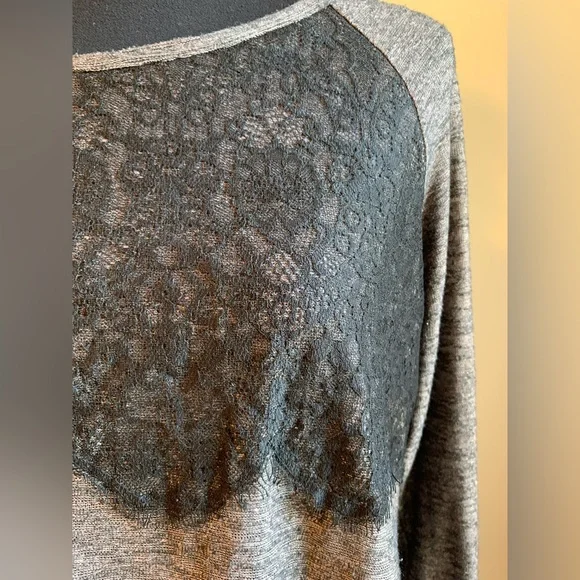 Maurice’s Black Lace layered top size L - Picture 2 of 6